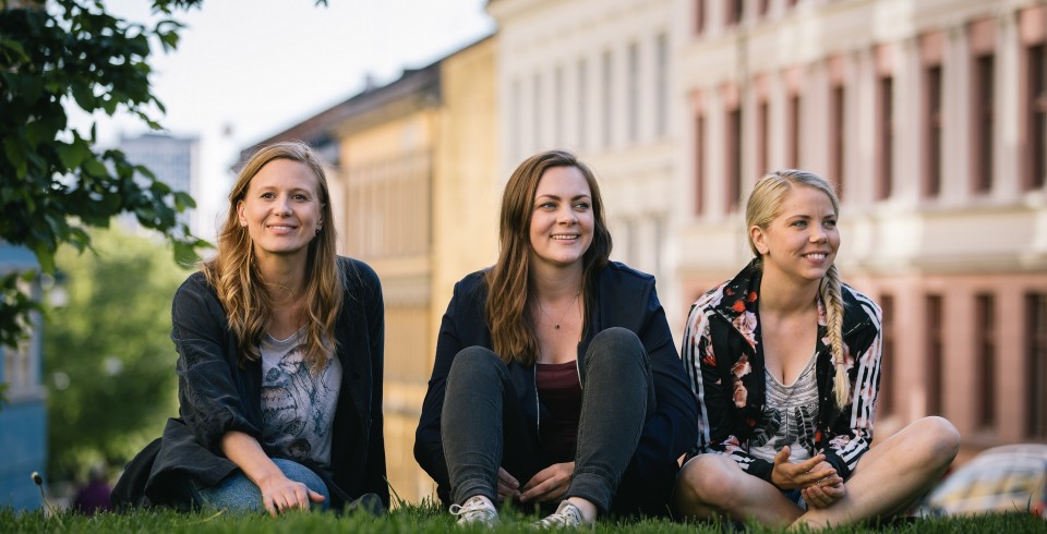 The three girls 3, Foto Eirik Evjen, Monster Scripted, NRK